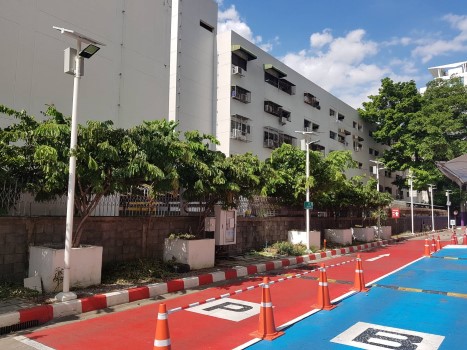 เสาไฟถนนโซล่าเซลล์ Hybrid มหิดล กลางวัน