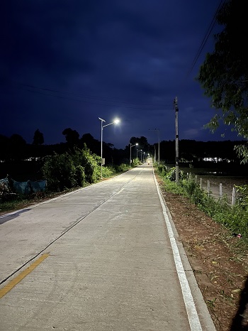 ผลงานติดตั้งเสาไฟโซล่าเซลล์แบบแยกตู้แยกแผง