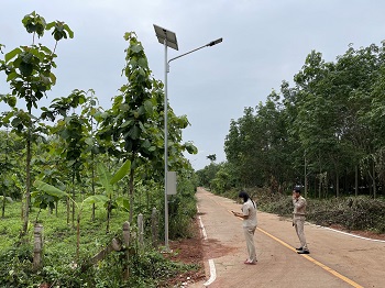 ผลงานติดตั้งเสาไฟโซล่าเซลล์แบบแยกตู้แยกแผง