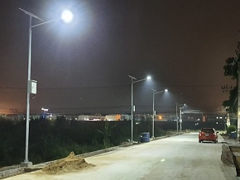 ผลงานติดตั้งเสาไฟโซล่าเซลล์แบบแยกตู้แยกแผง